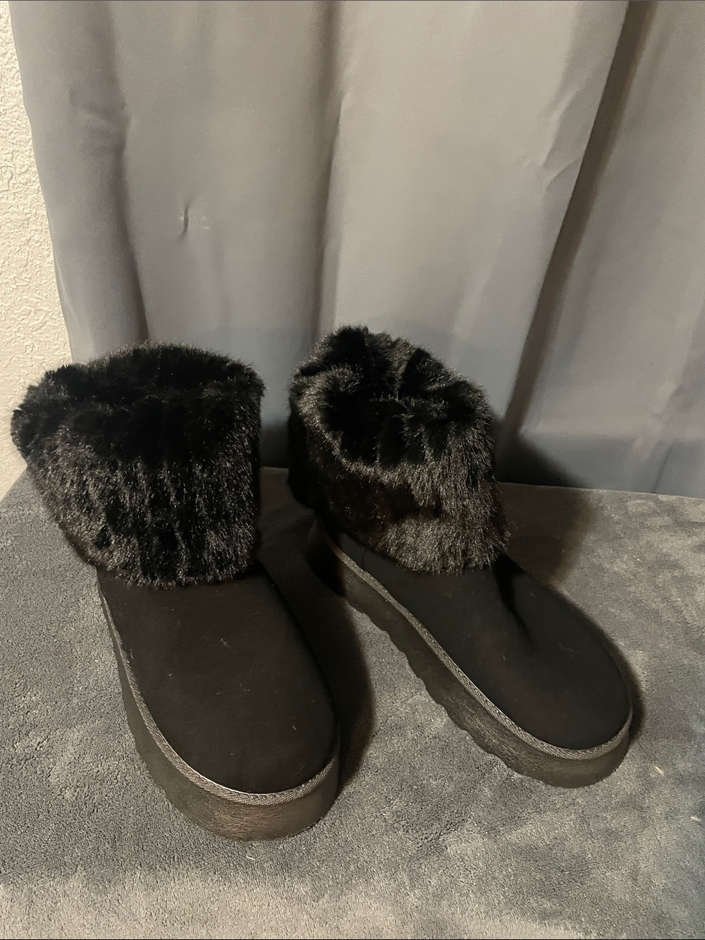 Women’s Black Faux Fur Snow Boots - Cozy Winter Style